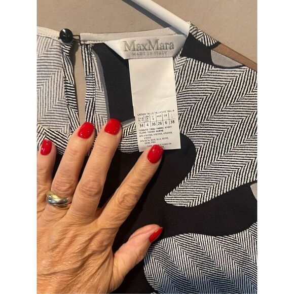 MAX MARA
Printed Mini Dress new no tags
Size: M | US 4 - Picture 4 of 5